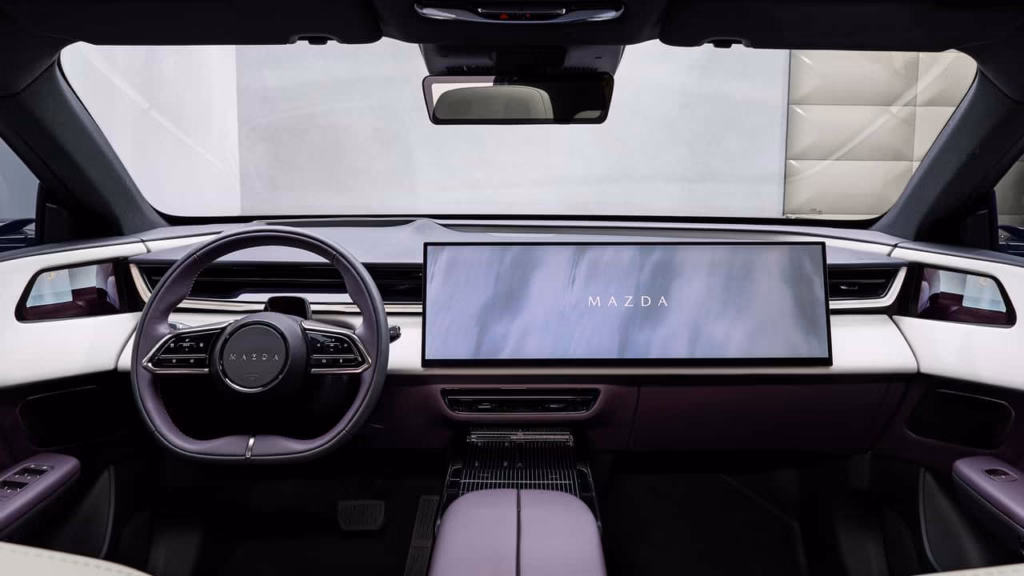 'Фокус залишається на водінні': Mazda захищає свій підхід до великих екранів
