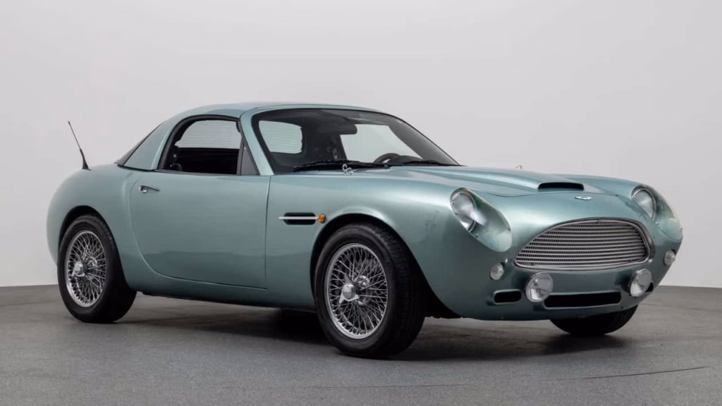 Цей класичний Aston Martin насправді є Miata