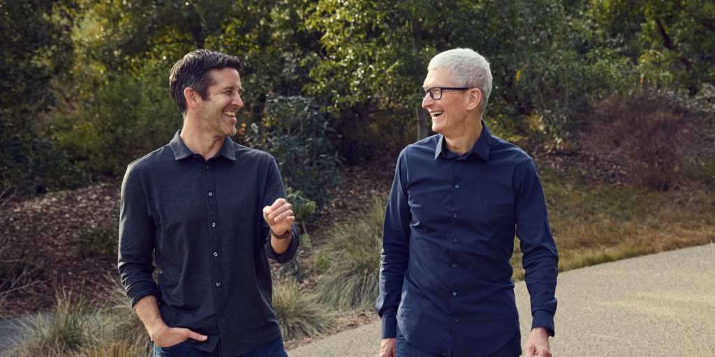 Тім Кук йде з посади CEO Apple, Джон Тернус стає новим керівником