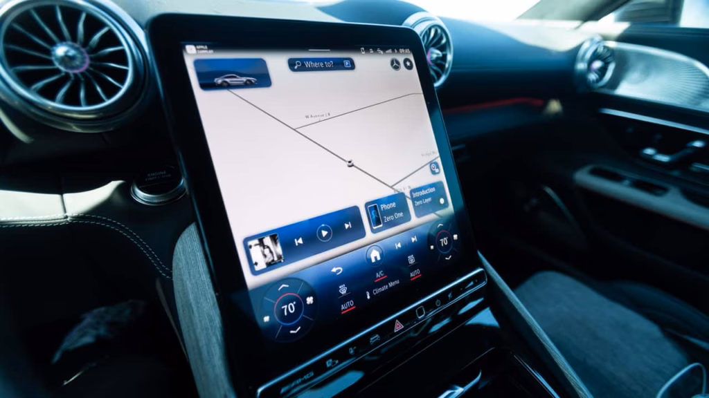Mercedes відкликає 144 000 автомобілів через проблеми з екранами