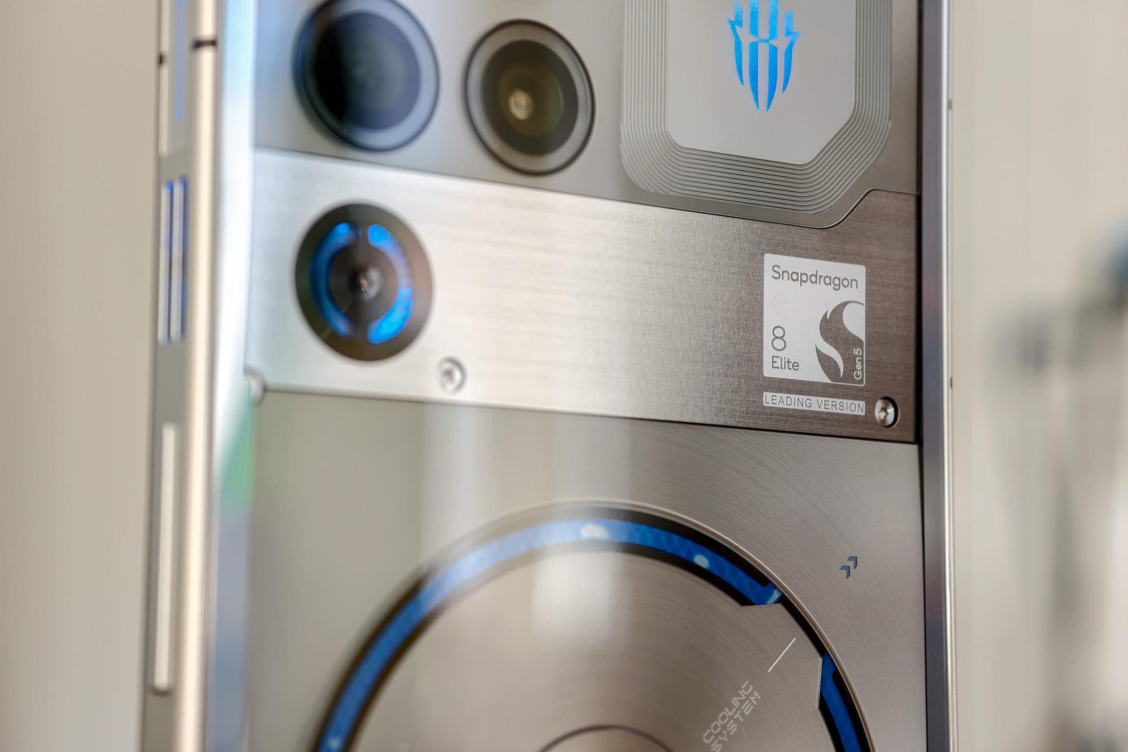 Redmagic 11S Pro in silver showing the Snapdragon logo