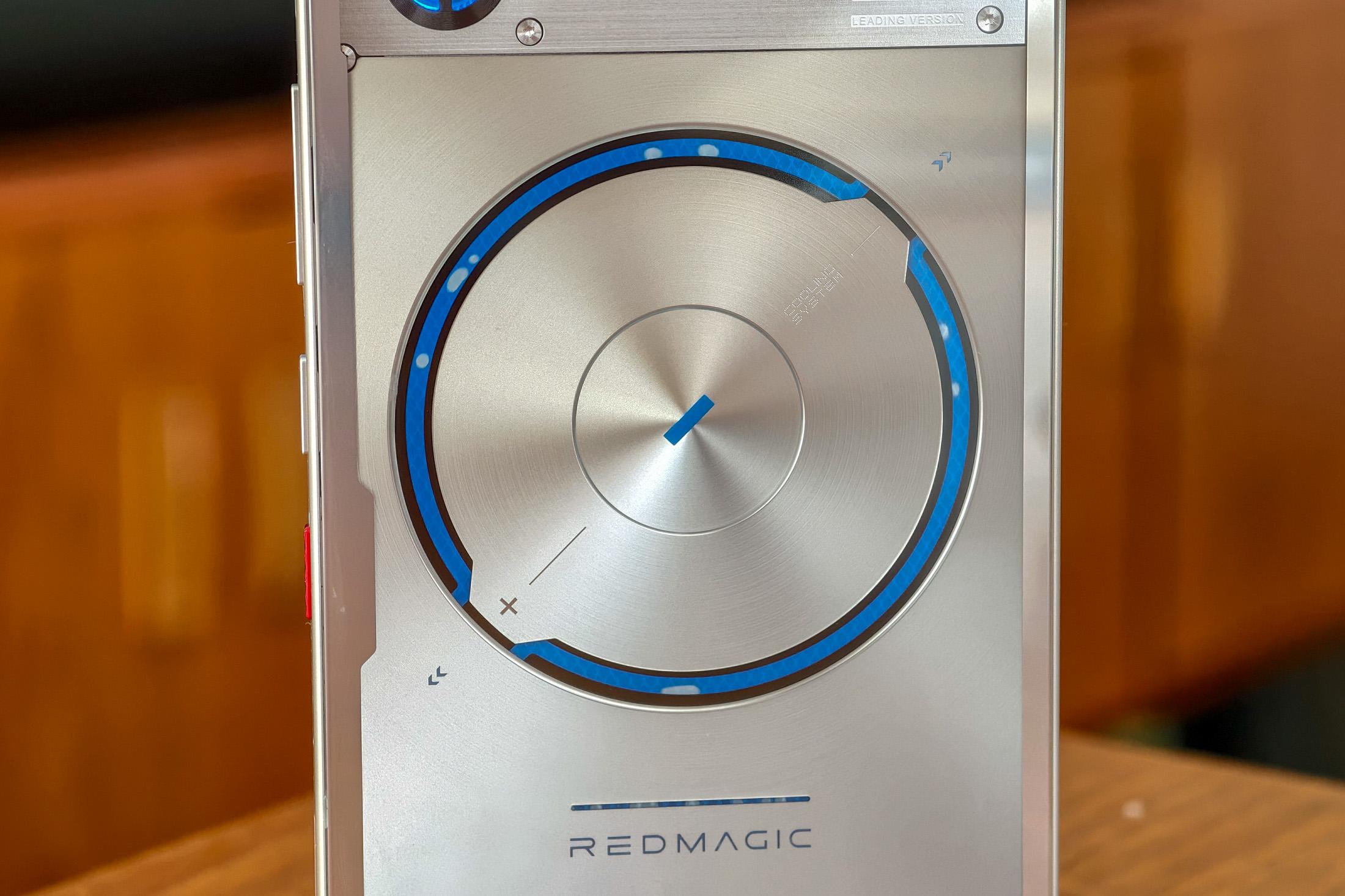 The semi-transparent design lets you see the liquid in motion.