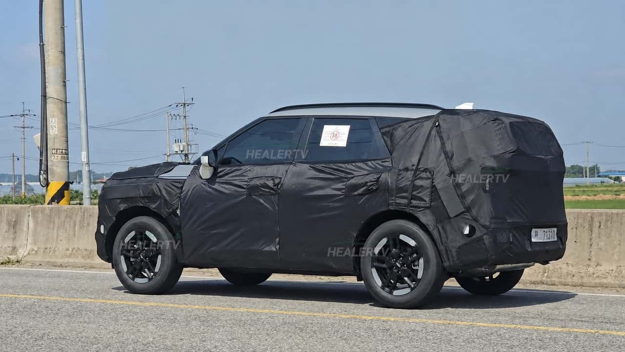 2027 Kia Sportage screenshot from spy video