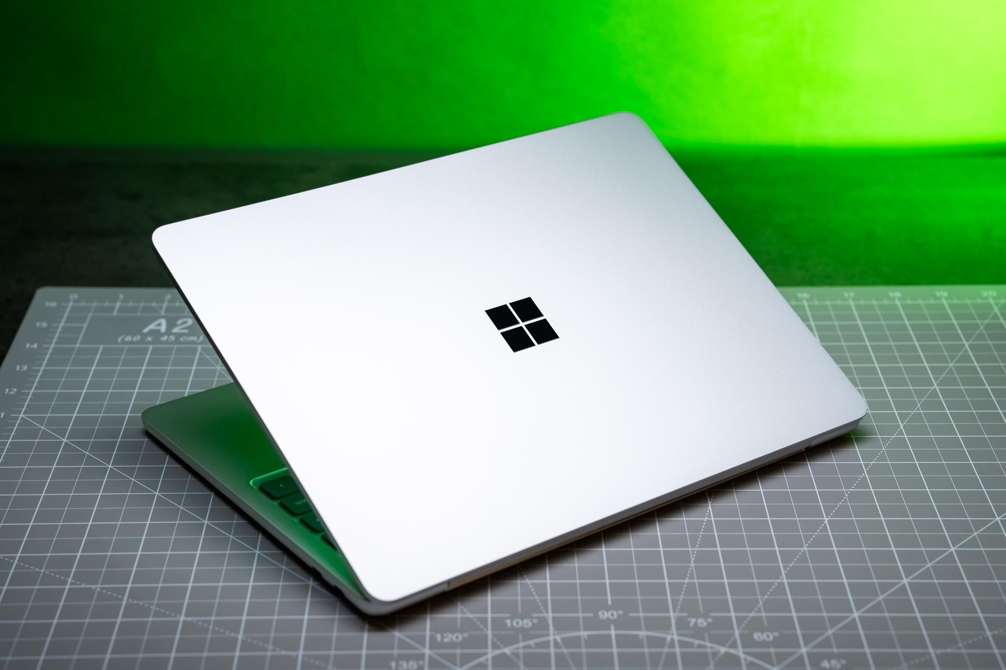 Microsoft Surface Laptop 13 дюймів