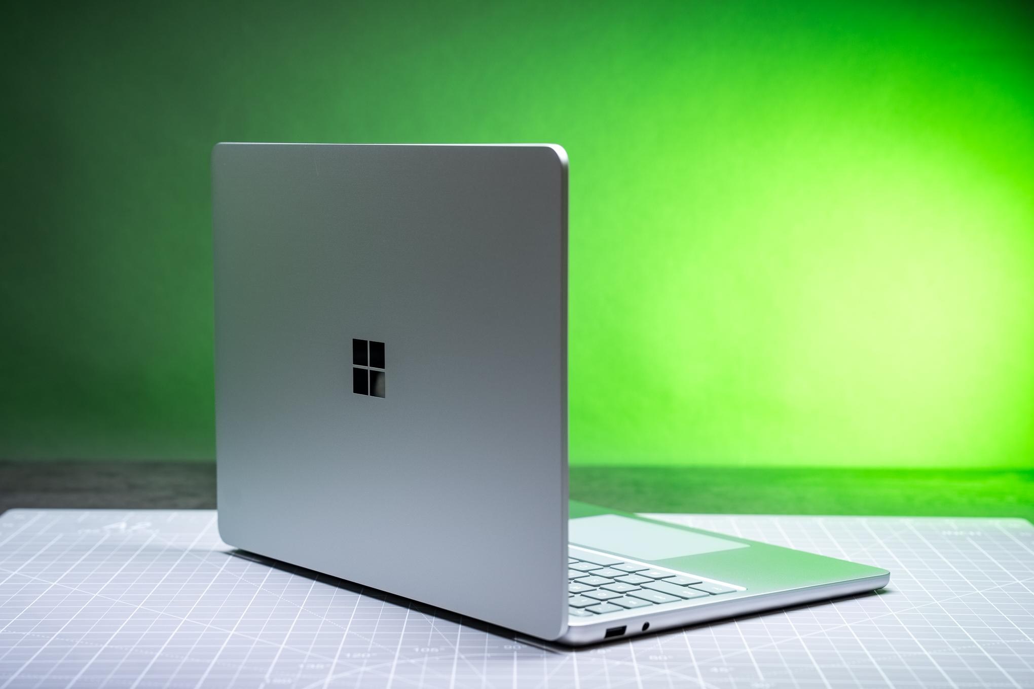 Microsoft Surface Laptop 13 дюймів